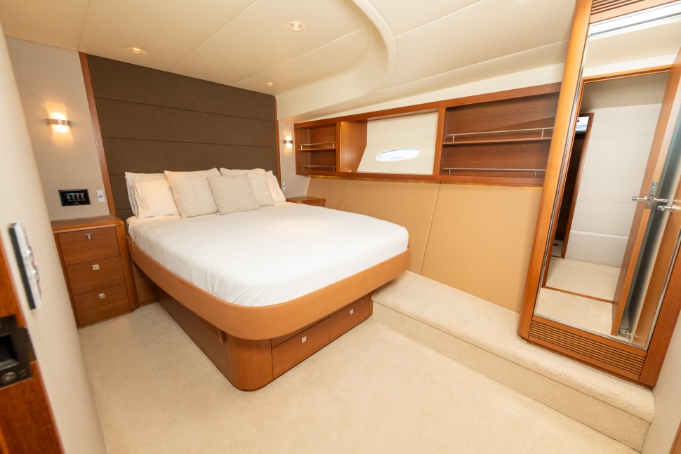 Salthouse 68 Ekara 12