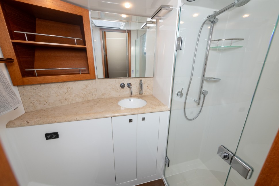 Salthouse 68 Ekara 14