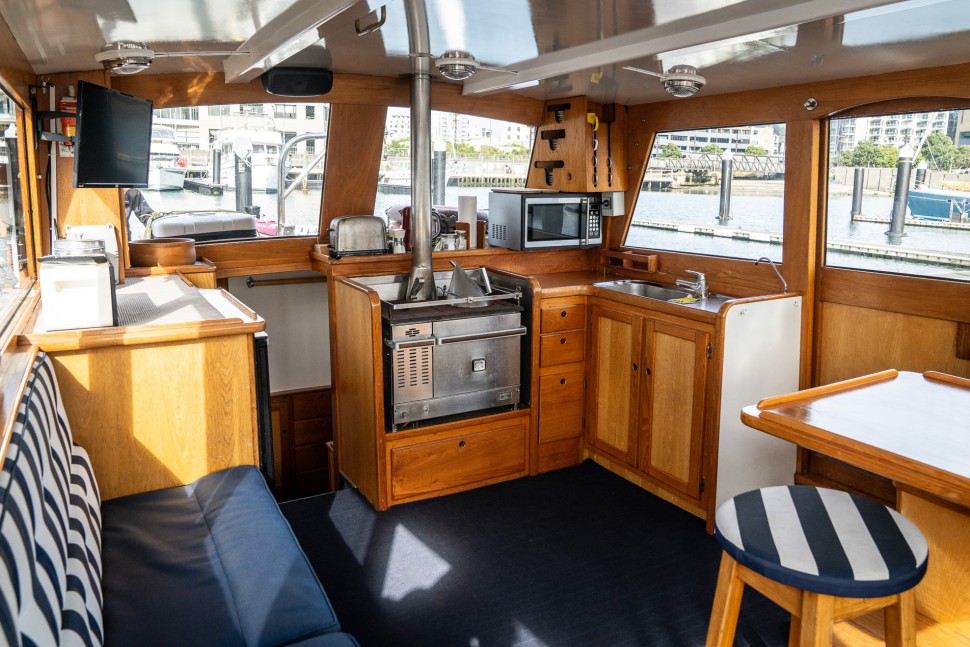 Salthouse MotorSailor 122