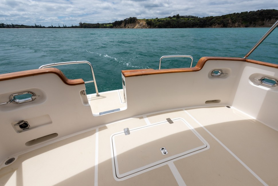 Selene 45 16 Cockpit aft.jpg