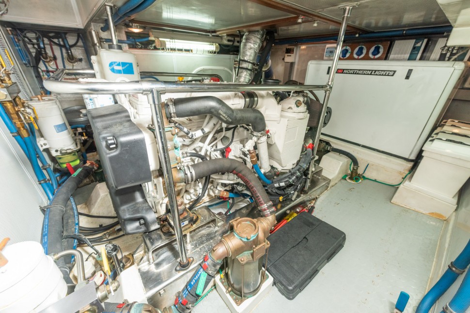 Selene 45 20 Engine room.jpg