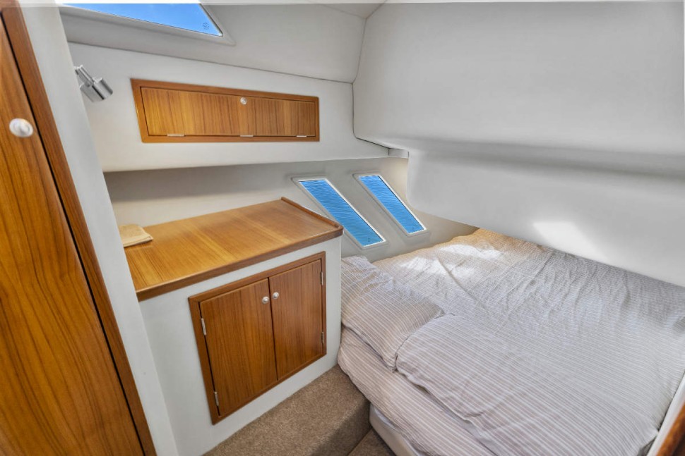 Superior 1200 SS Defiance 18 Guest Cabin