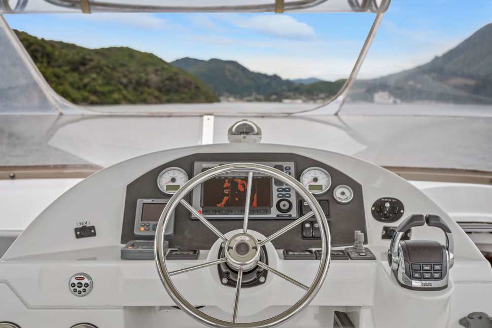 Swift Trawler 18 flybridge helm.jpg