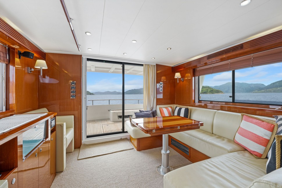 Swift Trawler 4 saloon aft.jpg