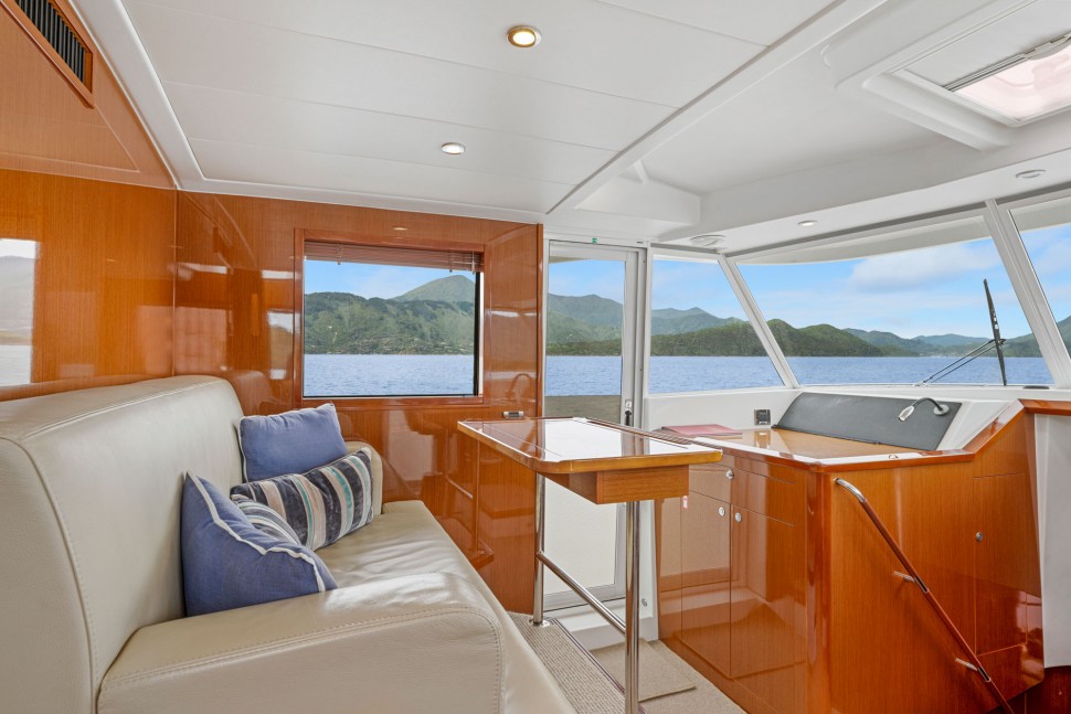 Swift Trawler 7 pilothouse port.jpg