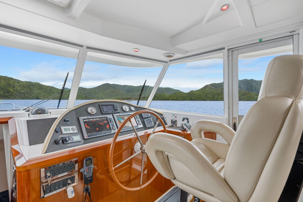 Swift Trawler 8 pilothouse helm.jpg