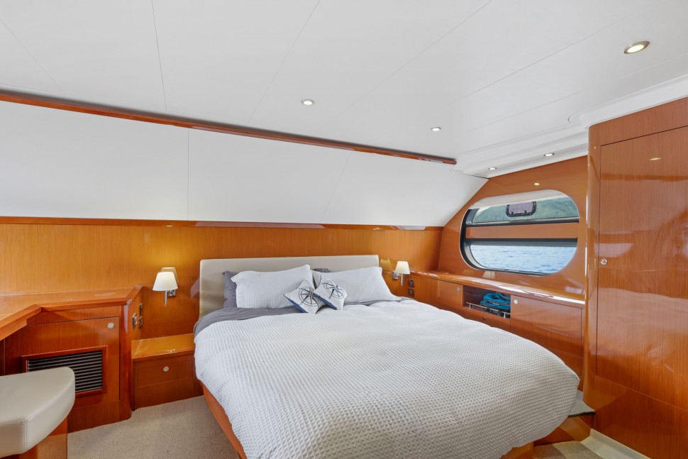 Swift Trawler 9 master suite.jpg