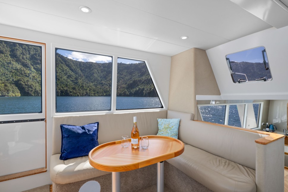 Wal Edwards 60 12 Pilothouse stbd.jpg