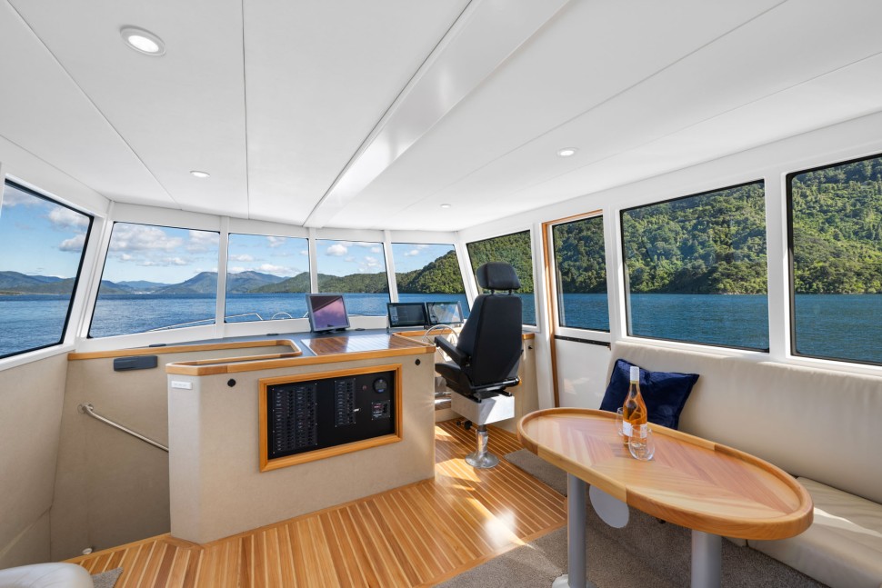 Wal Edwards 60 7 Pilothouse fwd.jpg