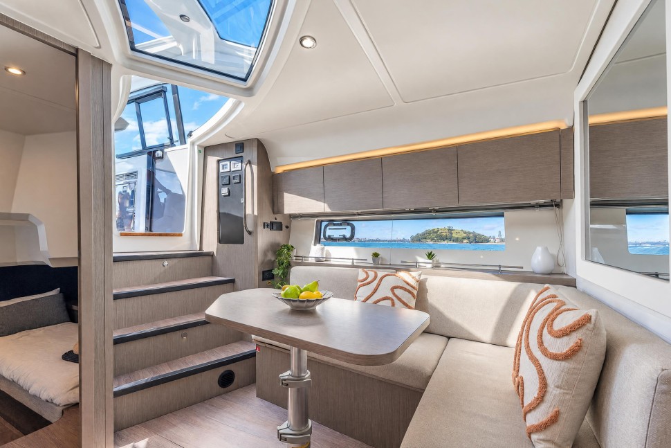 beneteau gran turismo 41 14 saloon dinette