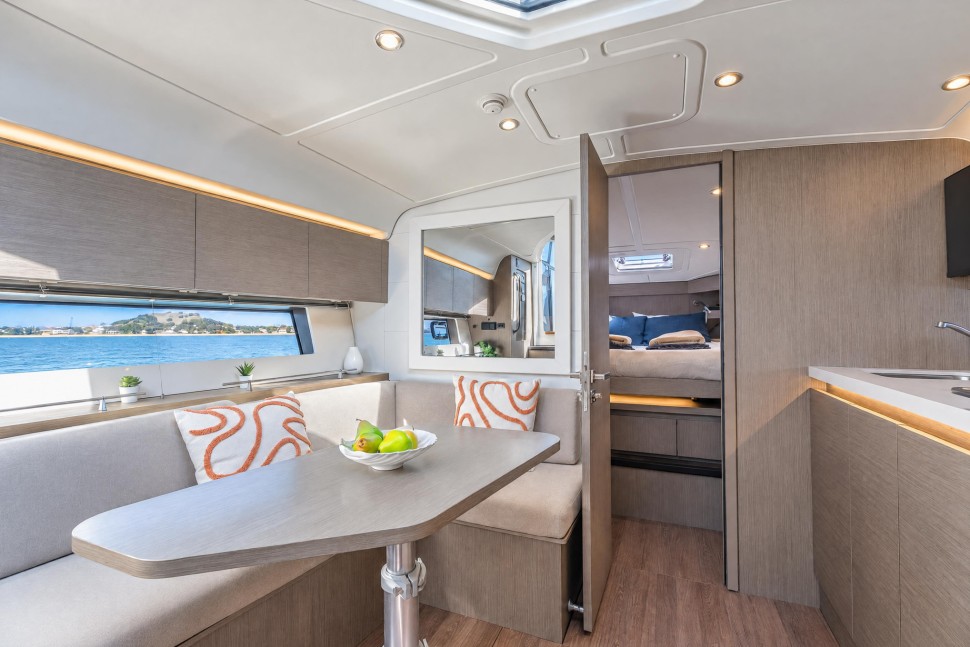 beneteau gran turismo 41 15 saloon to master cabin