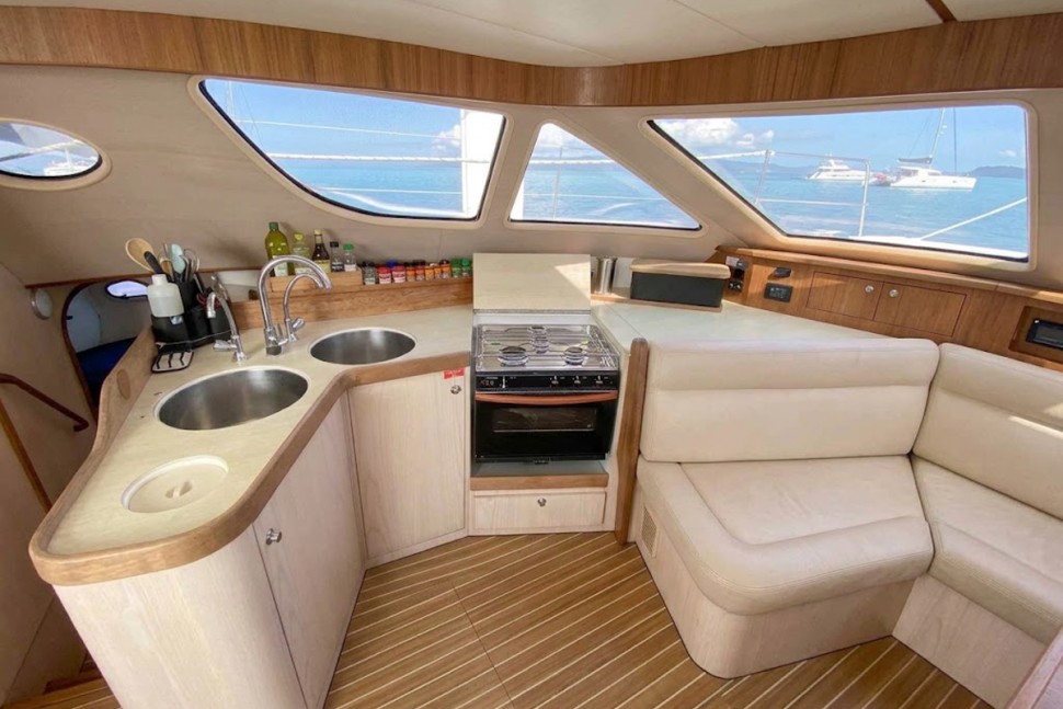catana 411 13 galley