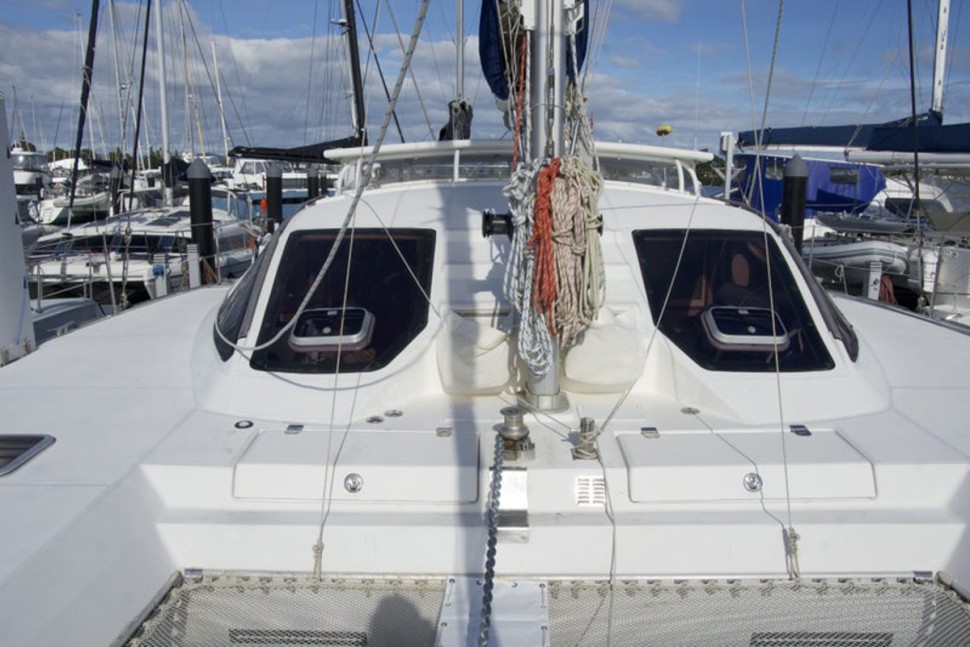 catana 411 niue 07 foredeck