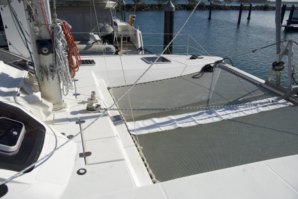 catana 411 niue 09 trampoline detail