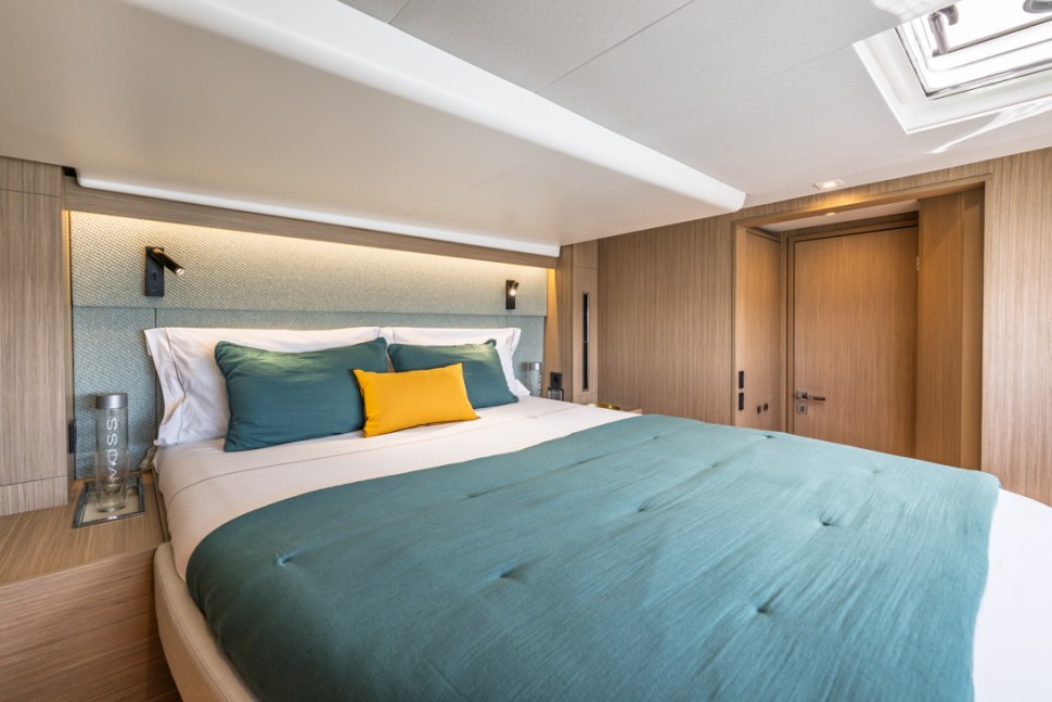 lagoon 47 18 guest cabin bed detail