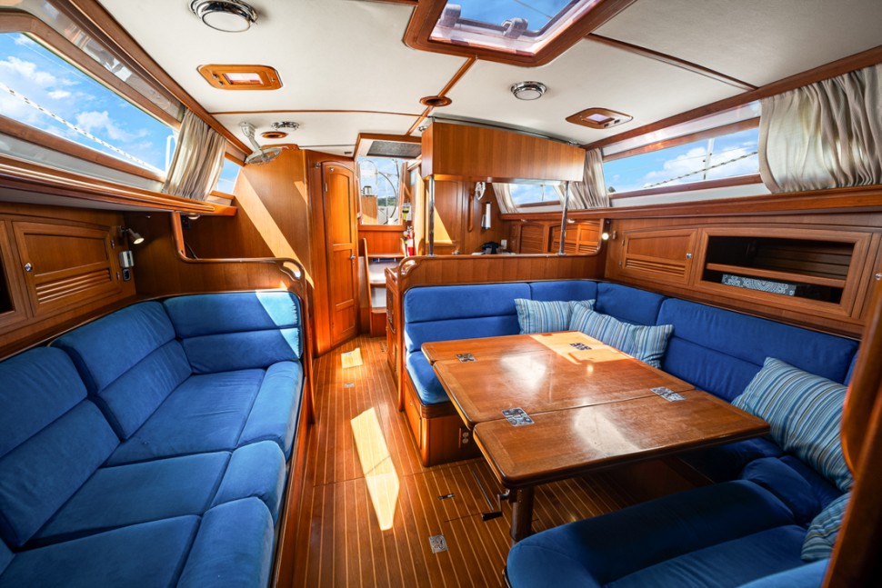 outbound 46 12 saloon dining table