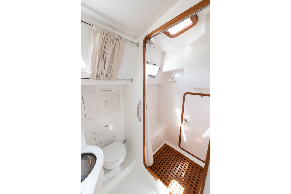 outbound 46 17 ensuite head and shower