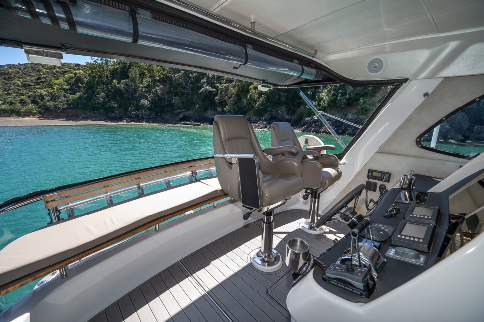 salthouse 52 watia 10 flybridge helm seating