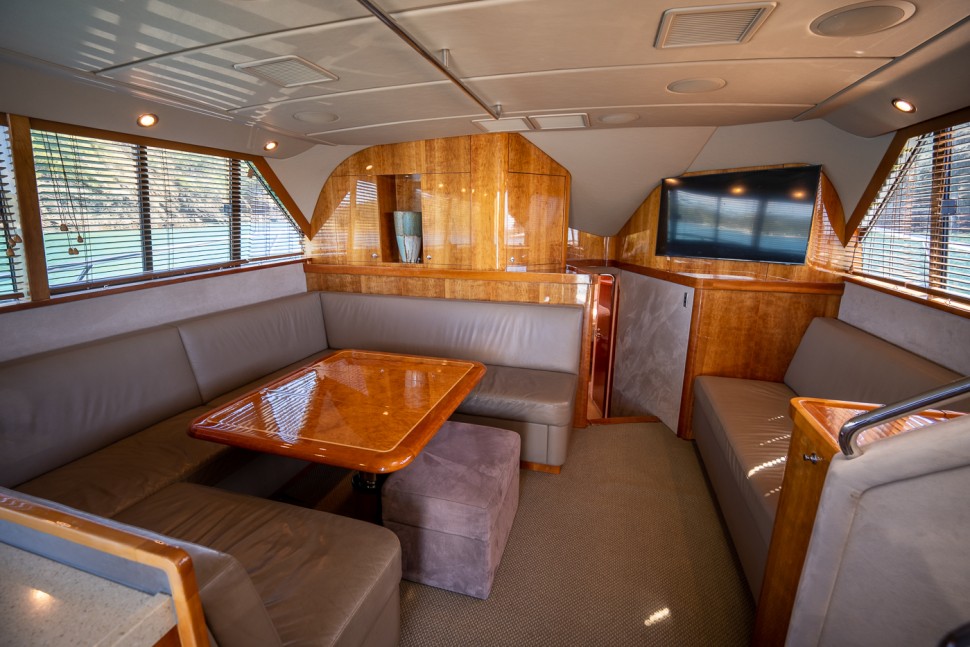 salthouse 52 watia 11 saloon dinette